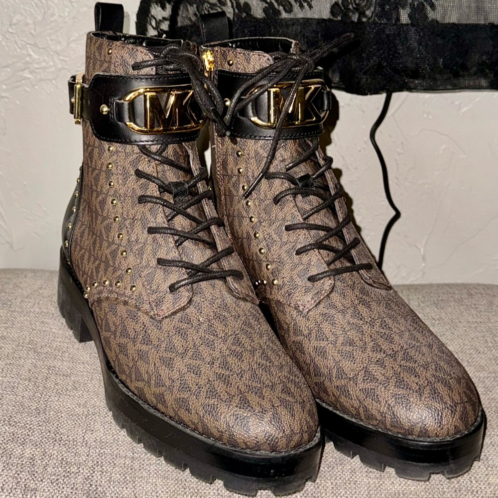 size 8 Michael Korse kincaid lace up combat boots